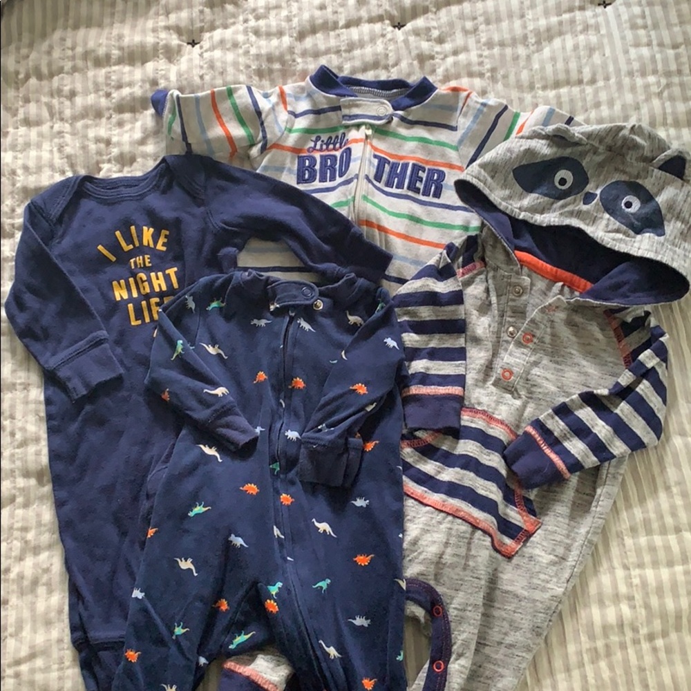 4 one piece sleepers/outfits